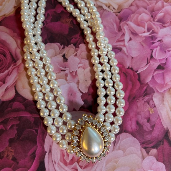 Jewelry - Pearl Style Necklace